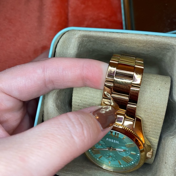 FOSSIL Cecile Watch - Picture 4 of 8